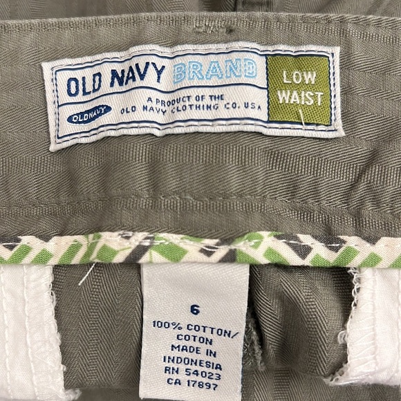 Old Navy ladies Bermuda shorts - Picture 4 of 4
